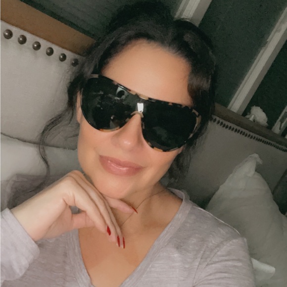 Prada SPR06X tartarug sunglasses - Picture 2 of 9